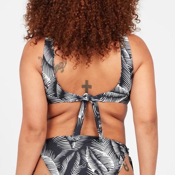 NWT Volcom Stay Or Leaf Scoop Plus Size Bikini Top Black/White - Picture 3 of 8